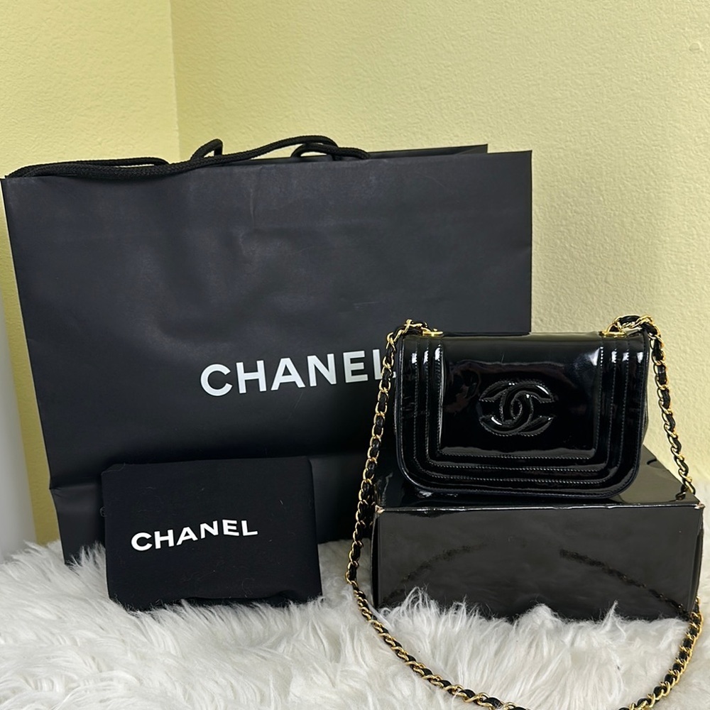 💯Authentic Chanel Black Patent Leather Chain Mini Bag🍀 - Picture 3 of 17